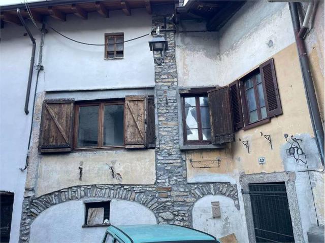 Casa indipendente in vendita a Masciago Primo VA