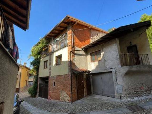 Casa indipendente in vendita a Masciago Primo VA