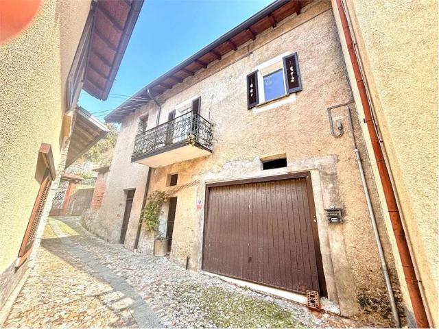 Casa indipendente in vendita a Masciago Primo VA