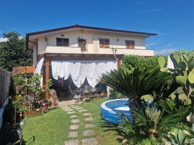 Casa indipendente in vendita a Massa