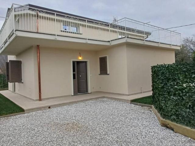 Casa indipendente in vendita a Massa