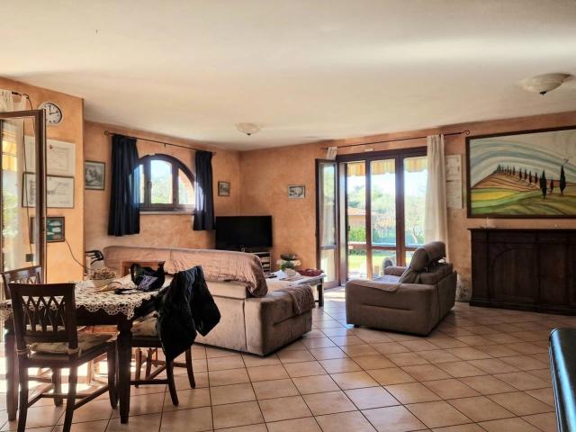 Casa indipendente in vendita a Massa