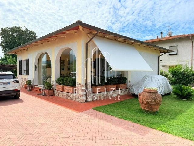 Casa indipendente in vendita a Massa