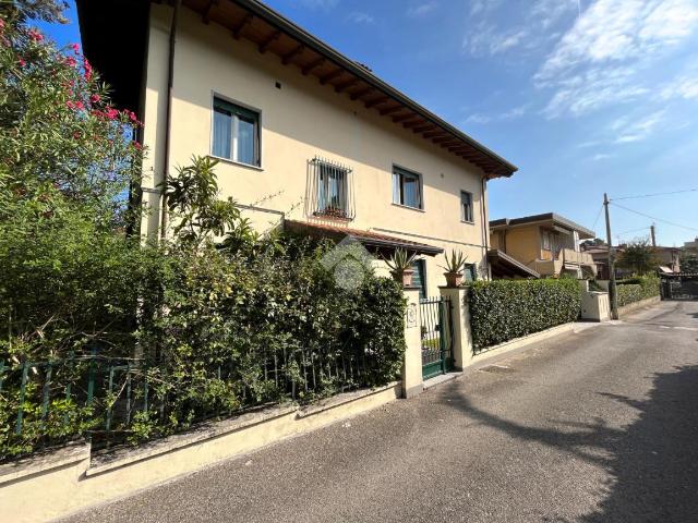 Casa indipendente in vendita a Massa