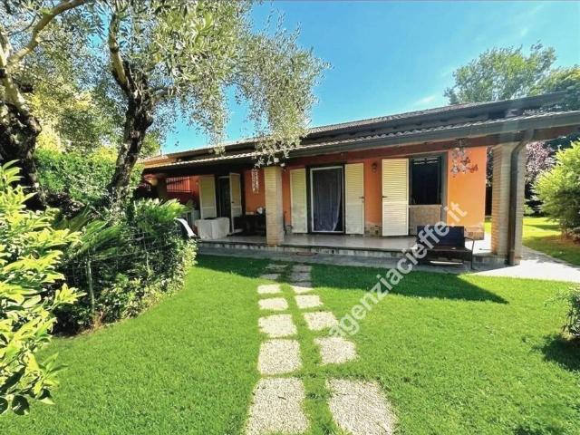 Casa indipendente in vendita a Massa
