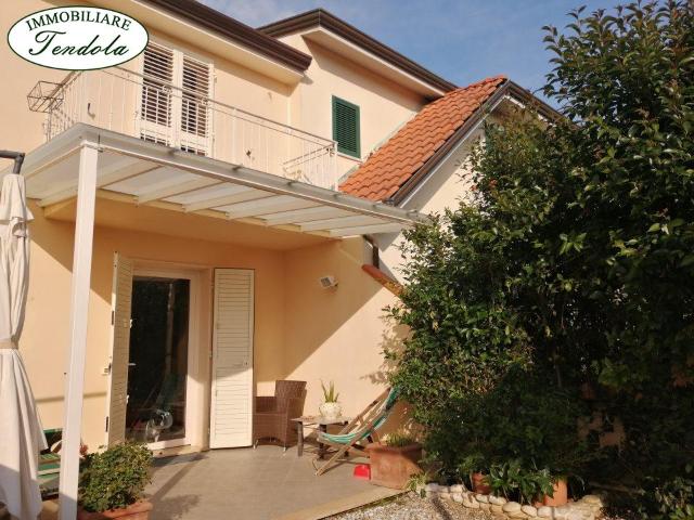 Casa indipendente in vendita a Massa