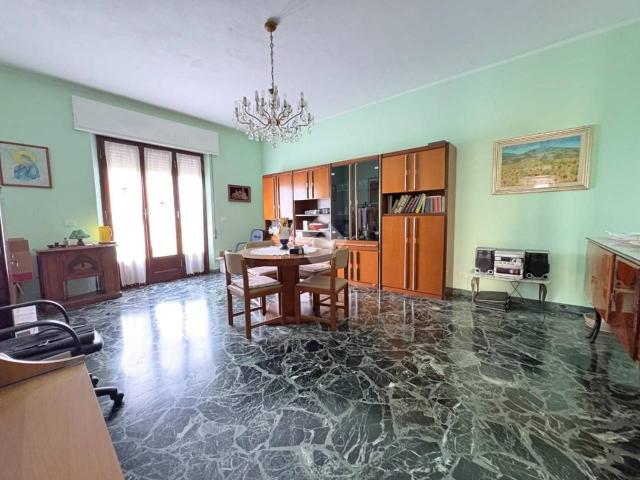 Casa indipendente in vendita a Massa