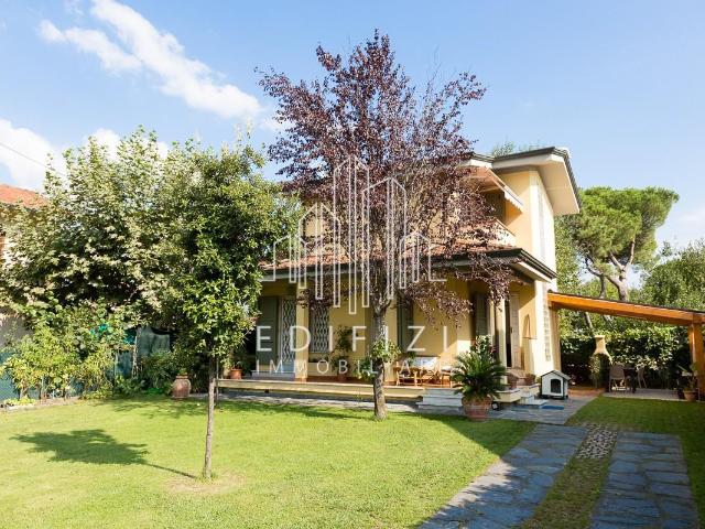 Casa indipendente in vendita a Massa