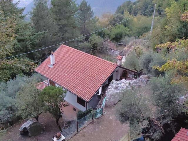 Casa indipendente in vendita a Massa