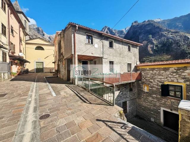Casa indipendente in vendita a Massa