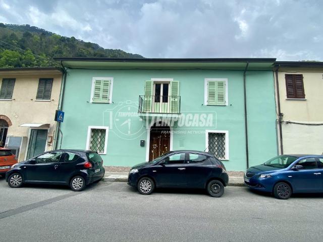 Casa indipendente in vendita a Massa