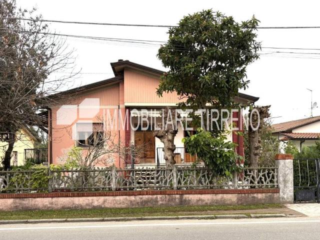 Casa indipendente in vendita a Massa