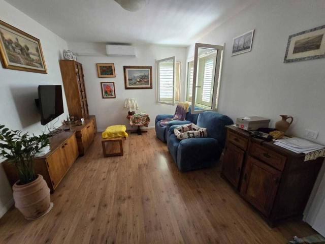 Casa indipendente in vendita a Massa