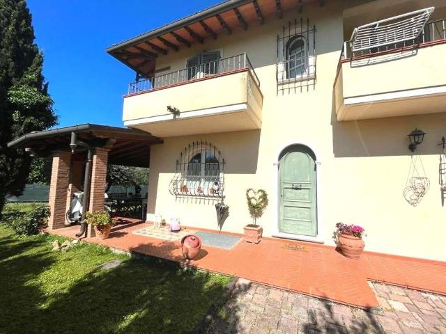 Casa indipendente in vendita a Massa