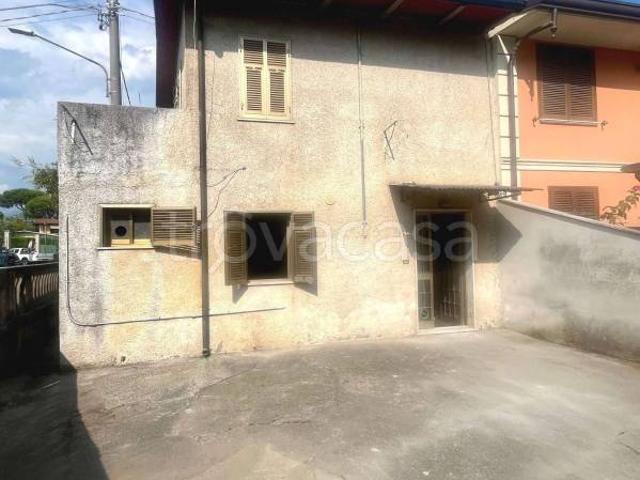 Casa indipendente in vendita a Massa, Cinque Vie