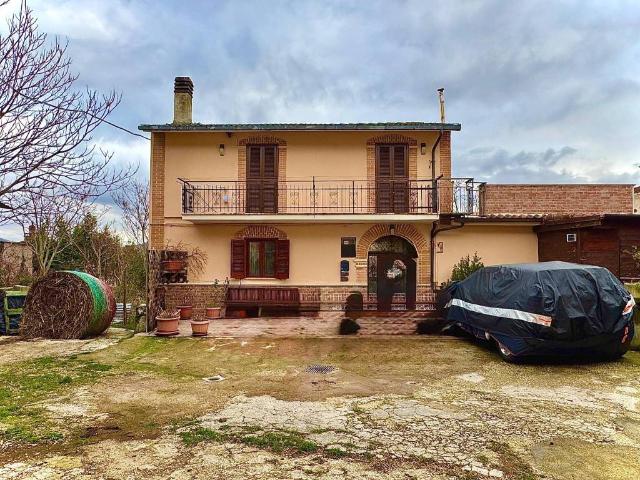 Casa indipendente in vendita a Massa d'Albe AQ
