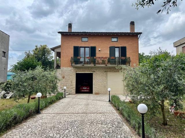 Casa indipendente in vendita a Massa Martana PG