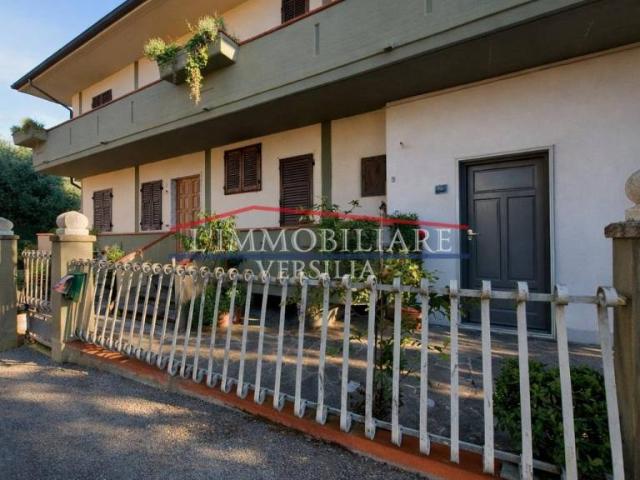 Casa indipendente in vendita a Massa via Benedetto Croce, 61, Centro città