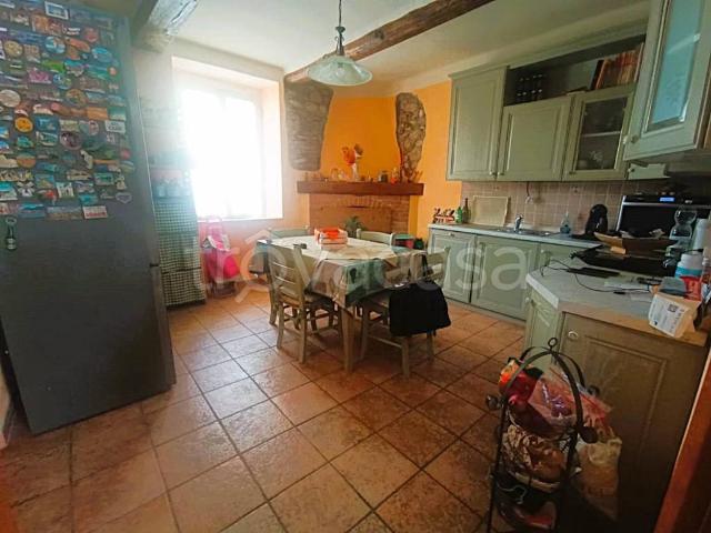 Casa indipendente in vendita a Massa via Tinelli, 54100, Castagnola