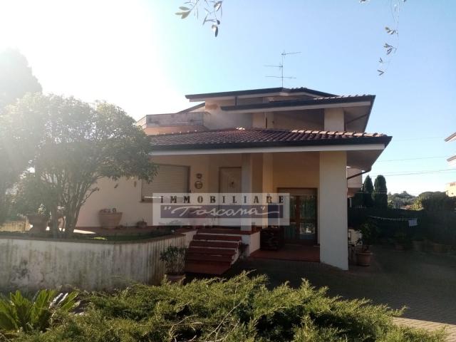 CASA INDIPENDENTE in VENDITA a MASSAROSA COLLINA di 10 vani