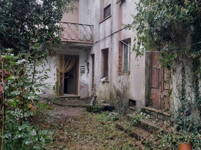 CASA INDIPENDENTE in VENDITA a MASSAROSA di 10 vani