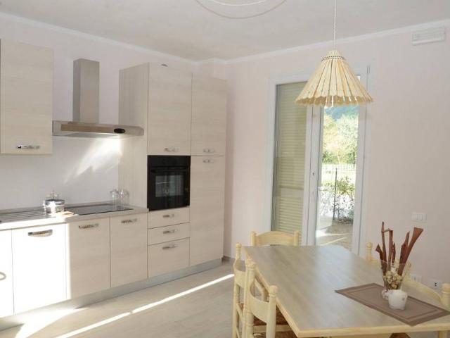 Casa indipendente in vendita a Massarosa, Piano di Mommio