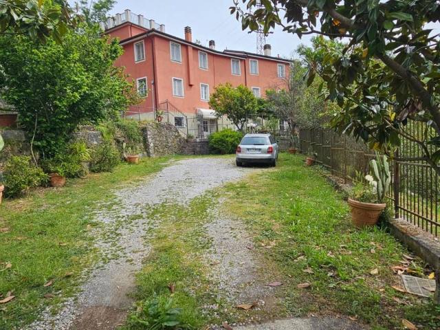 Casa indipendente in vendita a Mezzanego GE