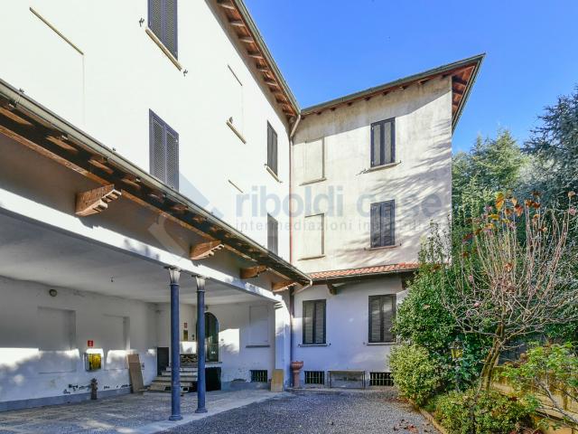 CASA INDIPENDENTE in VENDITA a MEDA di 5 vani