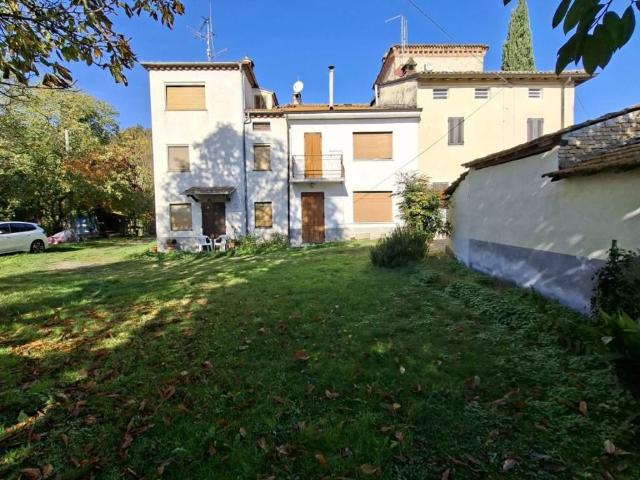 Casa indipendente in vendita a Medesano PR
