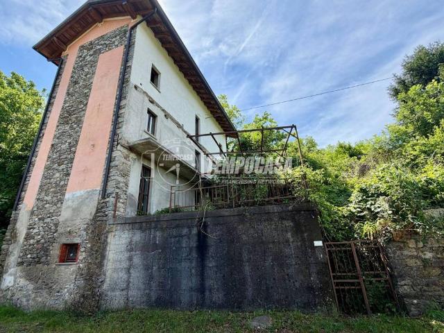 Casa indipendente in vendita a Meina NO