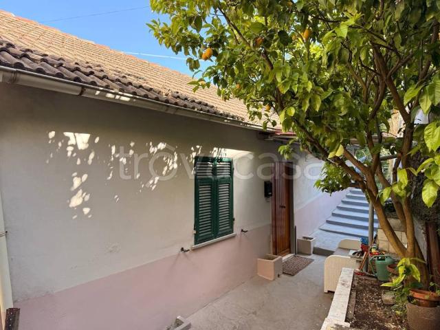 Casa indipendente in vendita a Mele via Comun, 3