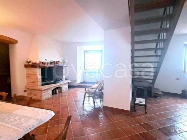 Casa indipendente in vendita a Melezzole, Montecchio