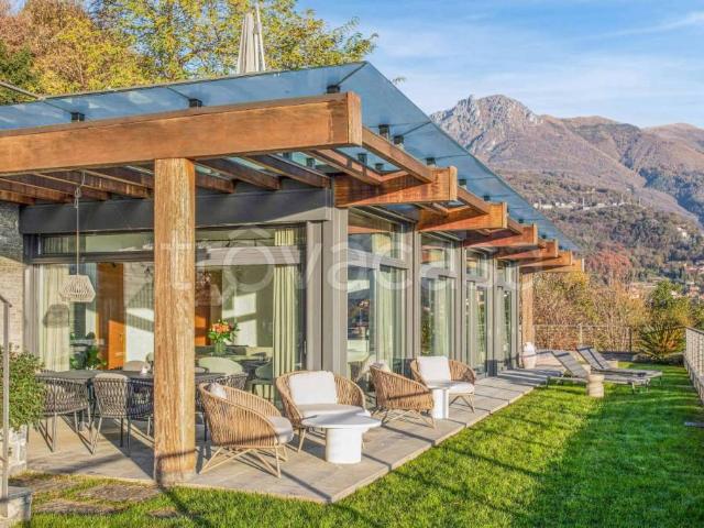 Casa indipendente in vendita a Menaggio via al Lago