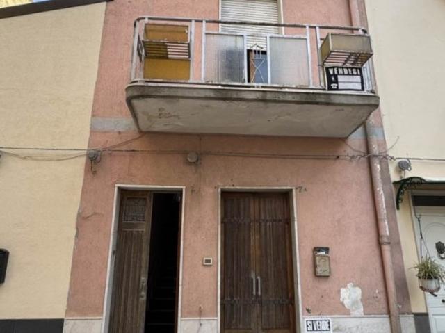 Casa indipendente in vendita a Militello in Val di Catania via San Pietro 7