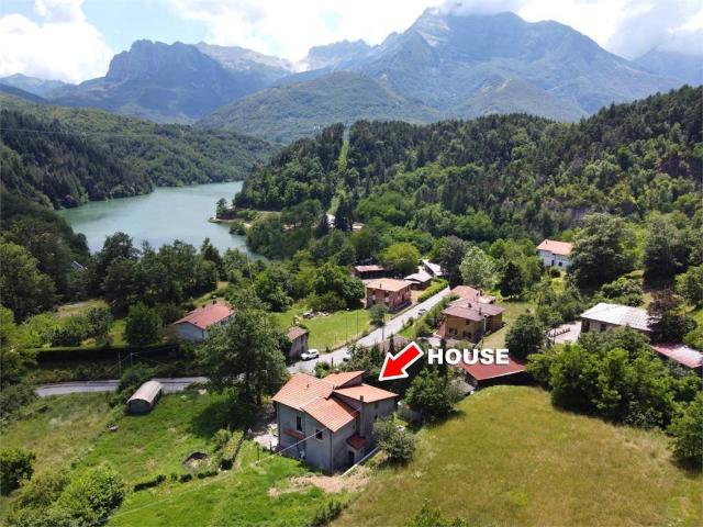 Casa indipendente in vendita a Minucciano LU