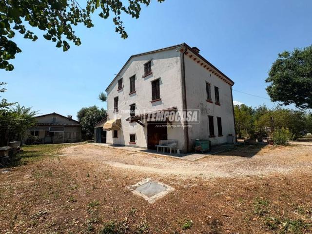 Casa indipendente in vendita a Mirandola MO