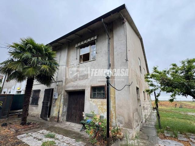 Casa indipendente in vendita a Mirandola MO
