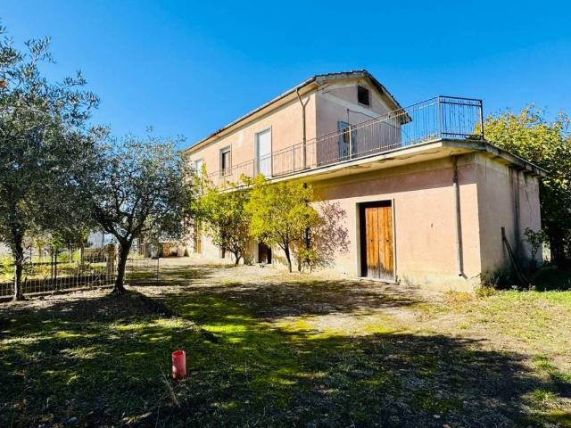 Casa indipendente in vendita a Mirabella Eclano AV
