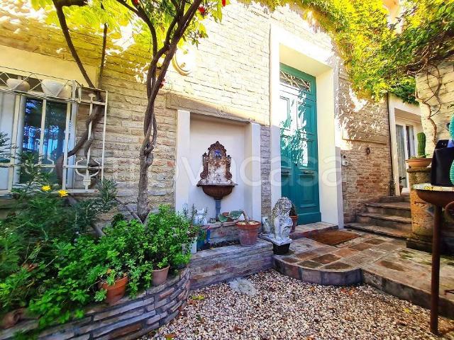 Casa indipendente in vendita a Misano Adriatico, Scacciano