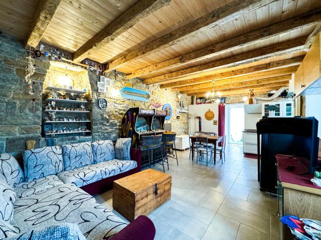 CASA INDIPENDENTE in VENDITA a MUGGIA di 4 vani