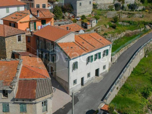 Casa indipendente in vendita a Mugno, Aquila d'Arroscia