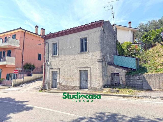 Casa indipendente in vendita a Notaresco TE