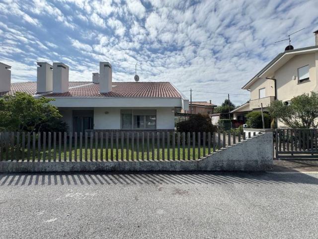Casa indipendente in vendita a Noventa Vicentina VI