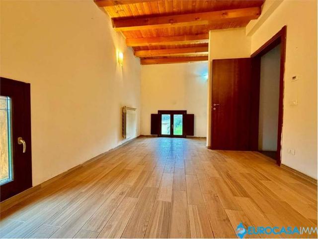 Casa indipendente in vendita a Novi di Modena MO