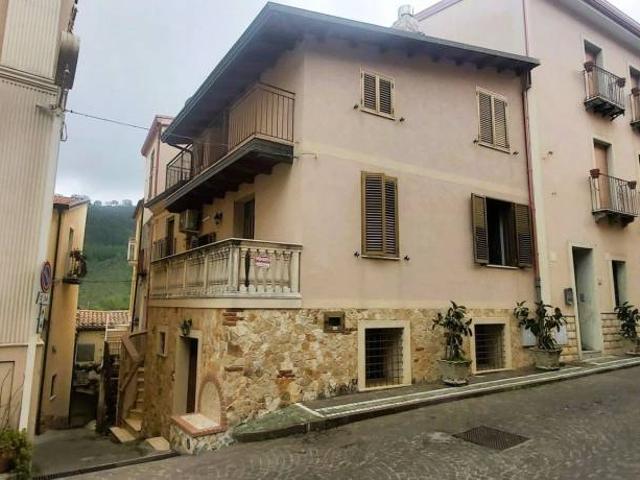 Casa indipendente in vendita a Nocera Terinese corso IV Annunziata, 6