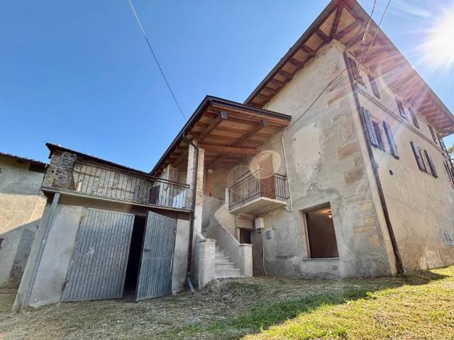 Casa indipendente in vendita a Neviano degli Arduini PR