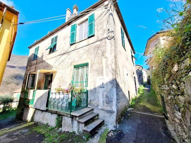 Casa indipendente in vendita a Neirone GE
