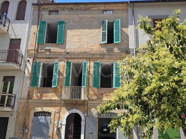 Casa indipendente in vendita a Nereto piazza Decio Rubini, 14
