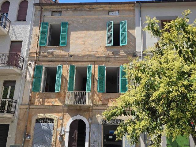 Casa indipendente in vendita a Nereto TE