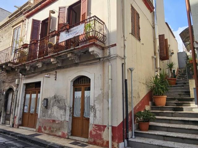 Casa indipendente in vendita a Nizza di Sicilia ME